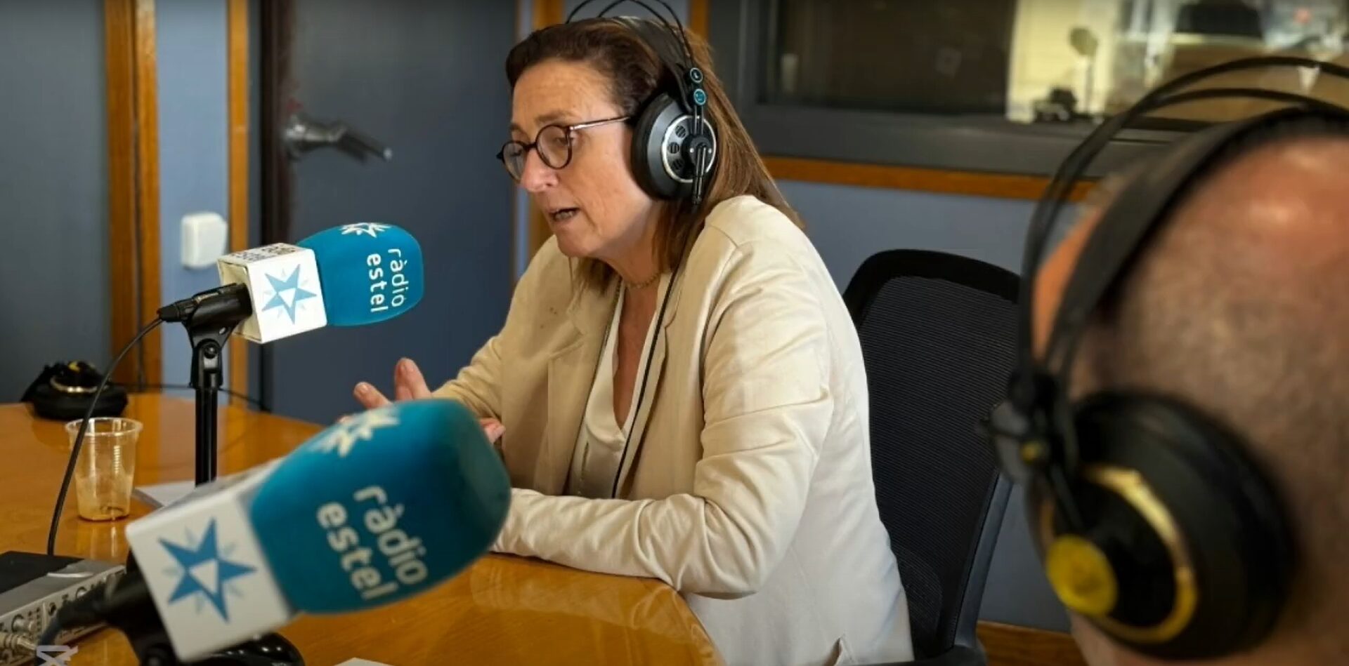 2025-09-11 Entrevista Mercè Mullor Ràdio Estel foto